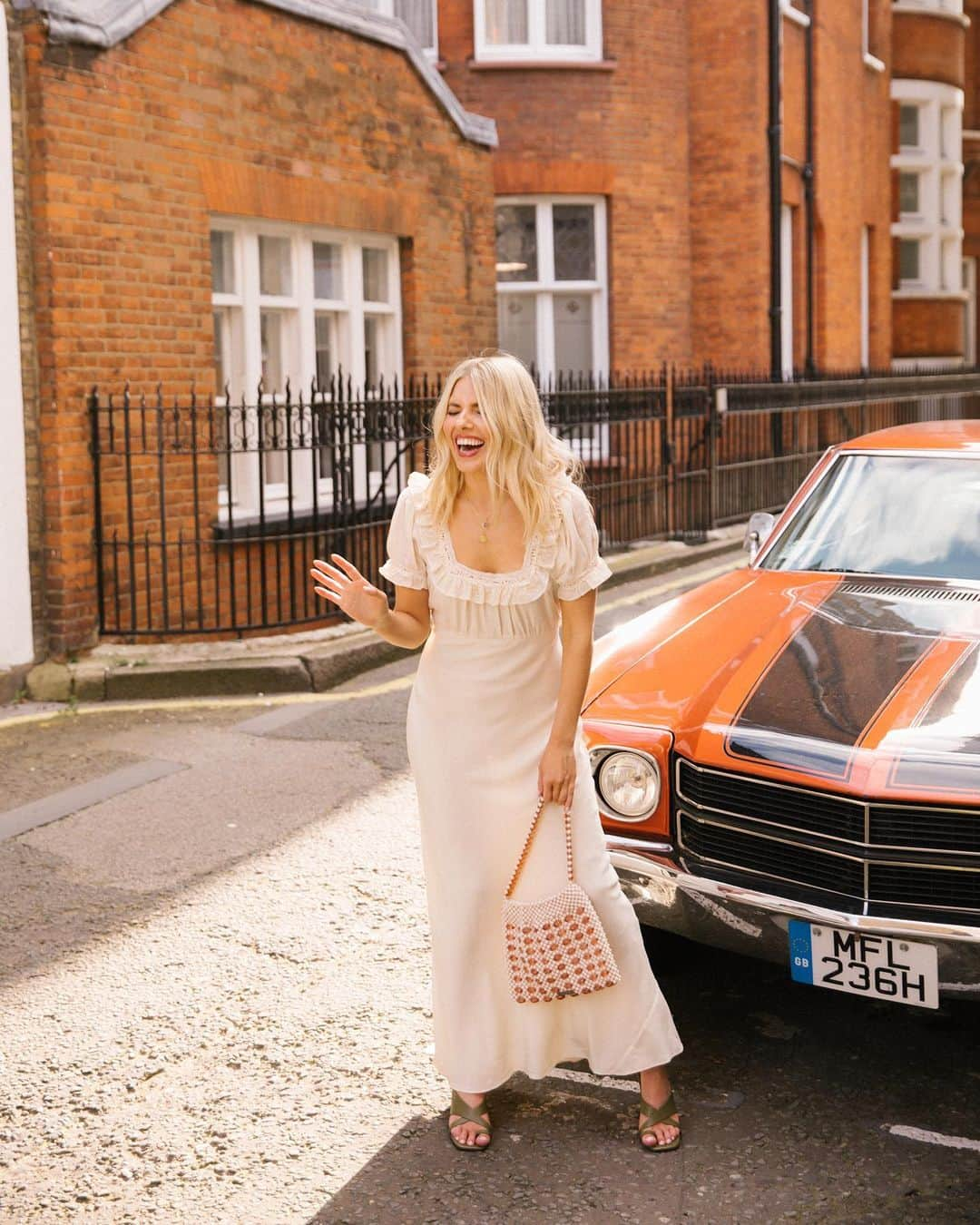 Mollie Kingさんのインスタグラム写真 - (Mollie KingInstagram)「Saw a FAB car... pretended it was mine for 10 minutes... All going so well until someone you know walks past...」9月3日 17時31分 - mollieking