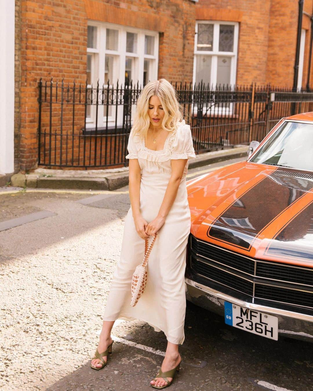 Mollie Kingさんのインスタグラム写真 - (Mollie KingInstagram)「Saw a FAB car... pretended it was mine for 10 minutes... All going so well until someone you know walks past...」9月3日 17時31分 - mollieking