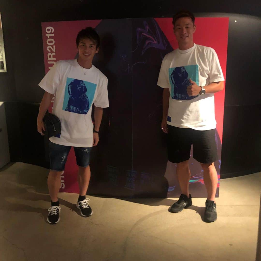田上大地のインスタグラム：「瀬川と清水翔太のLIVEに行ってきました！ 最高でした🥺 しびれた🔥 #清水翔太 #shotashimizulivetour2019  #zepp難波 #kashiwa #reysol」