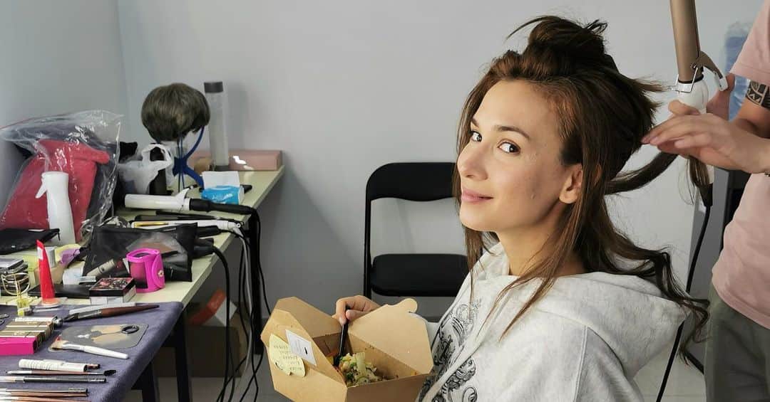 セリーナ・ジェイドのインスタグラム：「First day back at work! Love being in Shanghai! I can get my healthy fix of food ;)」