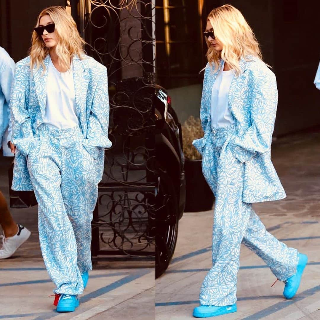 Blonde Saladさんのインスタグラム写真 - (Blonde SaladInstagram)「🧿COORD SUITS🧿 set the style rules of this “back to the office” time (that has unfortunately come). Yay or Nay? We love them! 💙 #theblondesalad #haileybaldwin #coord #suits #fw」9月3日 18時20分 - theblondesalad