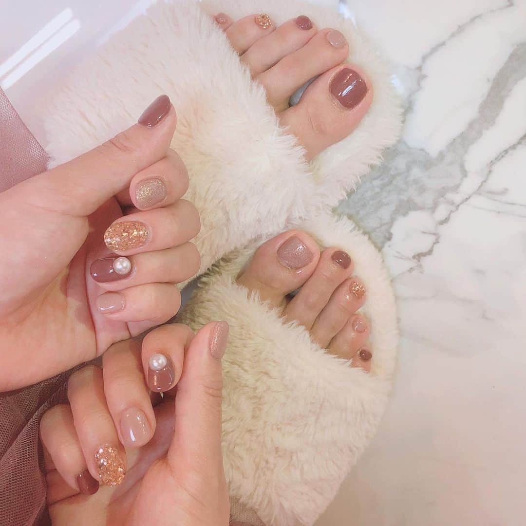 菊地亜美さんのインスタグラム写真 - (菊地亜美Instagram)「Autumn nail🥀🍂🧡 秋色好きだから、まだまだ暑いのに9月ってだけで洋服もネイルも秋仕様に変えたくなる🤤🥨 ハンドとフットおそろ🧡 by @nailsalon.kurni_yuumi 🌹 #秋ネイル #秋ネイルデザイン」9月3日 18時13分 - amikikuchi0905