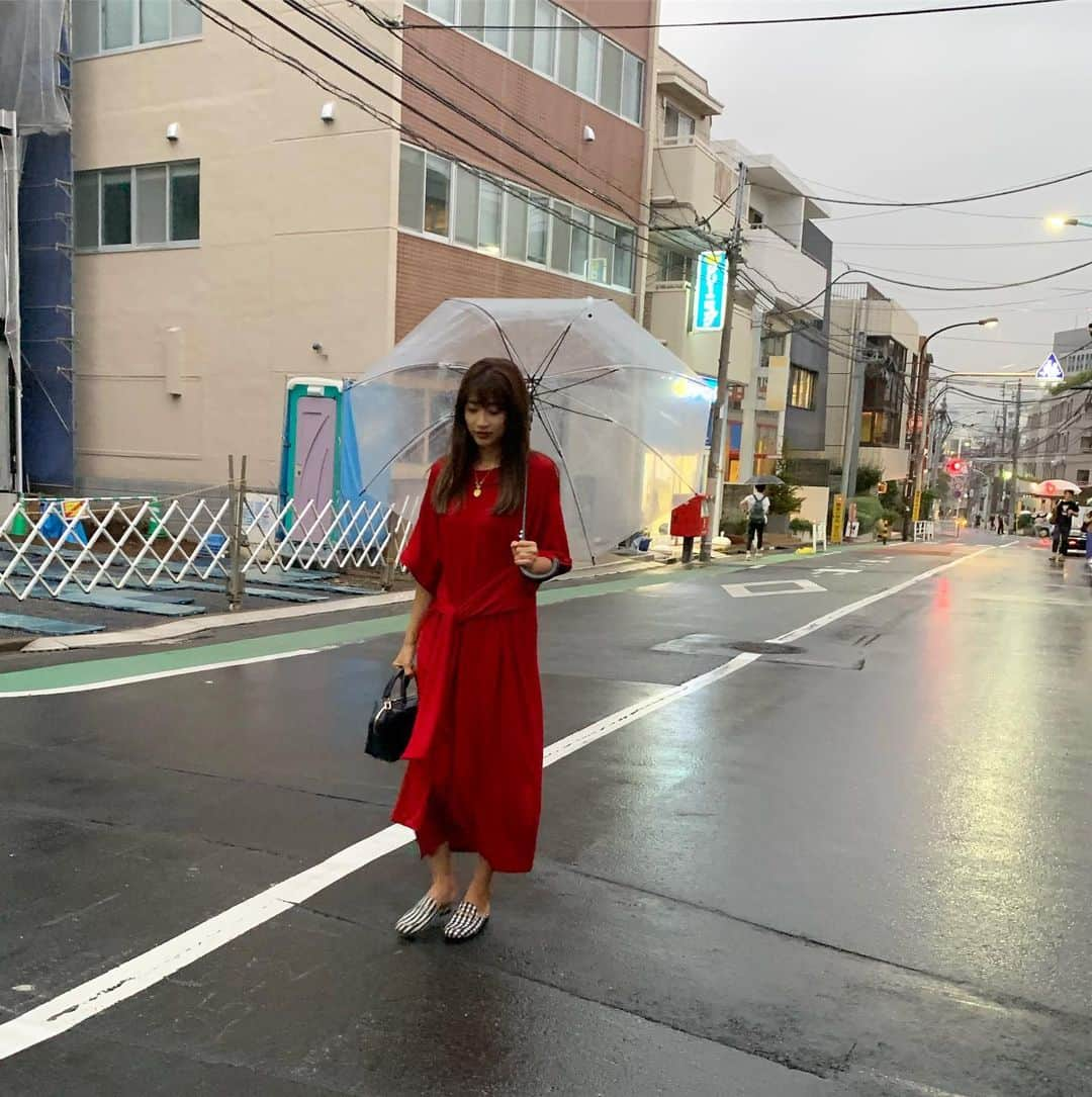 ヨンアさんのインスタグラム写真 - (ヨンアInstagram)「雨の時はさらっと 色があるワンピースを着たくなる❤︎」9月3日 18時19分 - youn1029