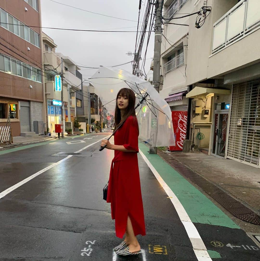 ヨンアさんのインスタグラム写真 - (ヨンアInstagram)「雨の時はさらっと 色があるワンピースを着たくなる❤︎」9月3日 18時19分 - youn1029