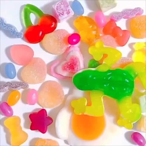 のインスタグラム：「🐻🐸🍒﻿ ﻿ #gummy #sugarholic #グミの日 #HARIBO #colorful #ダイソーパトロール #DAISO #ピュアラルグミ #ピュレグミ #日本グミ協会 #つぶグミ #カンデミーナ #sweets #コマ撮り部」