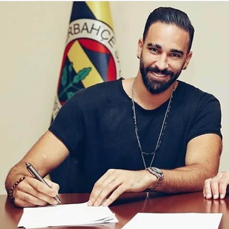 アディル・ラミのインスタグラム：「I’m So proud 😊⚽️💛💙」
