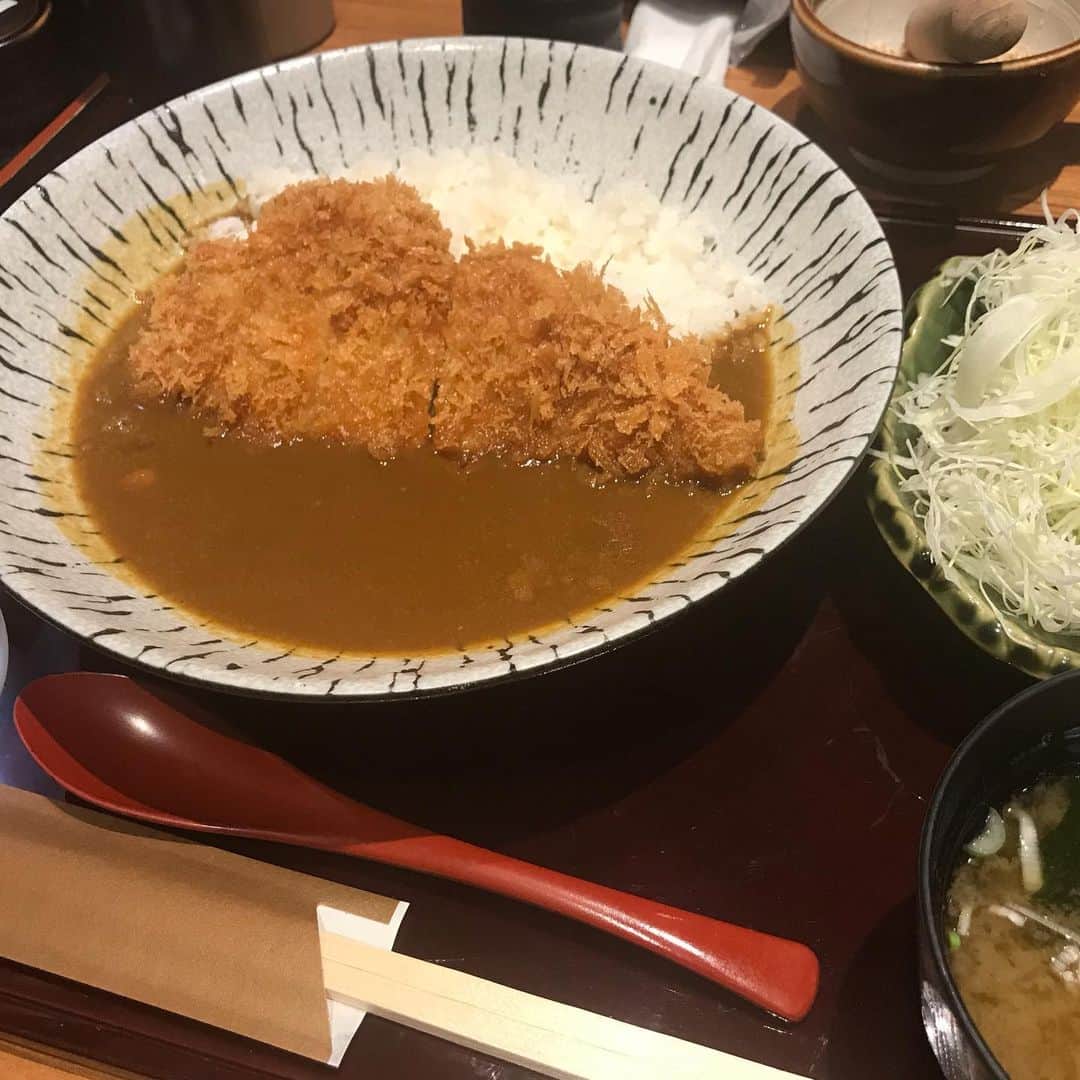 越川優さんのインスタグラム写真 - (越川優Instagram)「5週に渡る、長い長いワールドツアー1starロードも、Oslo大会で終わり、昨夜帰国しました✈️ 36日ぶりの日本です🇯🇵 オスロー大会🇳🇴は9位タイでした。  表彰台には、Mol3人…3兄弟です🧔👨👨‍🦱 この5週は、たくさん学び、たくさん感じ、たくさんのものを得ました！！ 次はマイナビJBVツアー都城大会に出場します！ しっかり繋げていきたいと思います🏐  #横浜メディカルグループ 所属  #ymg  #hrdエンジニア株式会社  #加賀電子株式会社  #株式会社朋栄社  #和興通信工業株式会社  #株式会社かとり  #株式会社デューク  #エルバランスアイズ  #株式会社ドリームオンライン  #gallery2  #claudiopandiani  #volleyballjunky  #ルックスオティカジャパン  #luxotticajapan  #oakley  @oakleyjapan  #有限会社ベストパフォーマンス  @best.performance2002  #酒井医療株式会社  #カラダファクトリー  @platform1440  #越川優  #yukoshikawa  #beachvolleyball  #ビーチバレー  #tokyo2020  @fivbvolleyball  #fivbworldtour  #1star  #池田隼平  #森岡大生」9月3日 18時25分 - yu_koshikawa