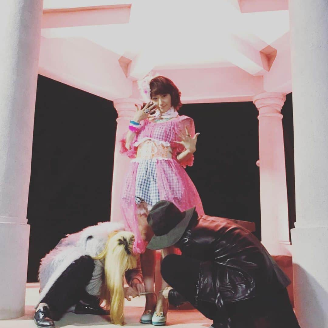 今村美乃さんのインスタグラム写真 - (今村美乃Instagram)「ついについに…♬ ヒロイン（落ち目のアイドル役😆）を、つとめさせていただいた映画 #ミドリムシの夢 が公開になりますよ〜♥️❤️💜🧡💚💙💛 11/16より池袋シネマ・ロサを皮切りに全国でロードショーの予定だそうです✨  衣装がめちゃくちゃ可愛くて、ネイルも合わせて可愛くしました♥️予告編ではわたしの歌っているメインテーマの歌も聞けます⭐️⭐️」9月3日 18時25分 - imamurayoshino