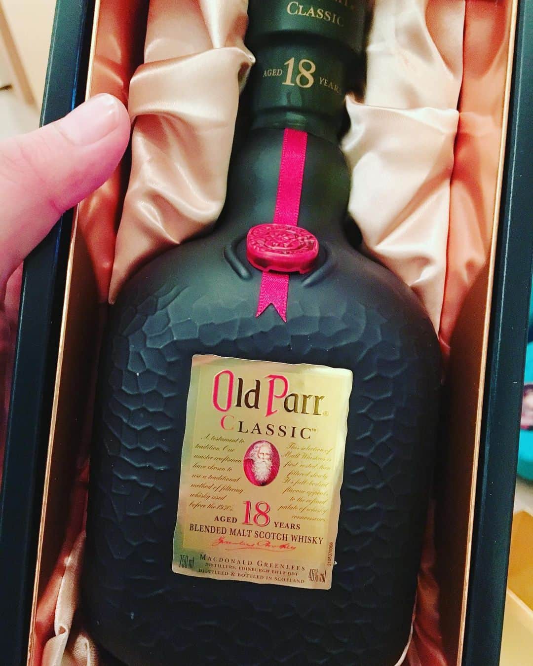 塚田詩織のインスタグラム：「事務所に届いてましたー！ありがたやー☺️☺️ #差し入れ #ありがとう」