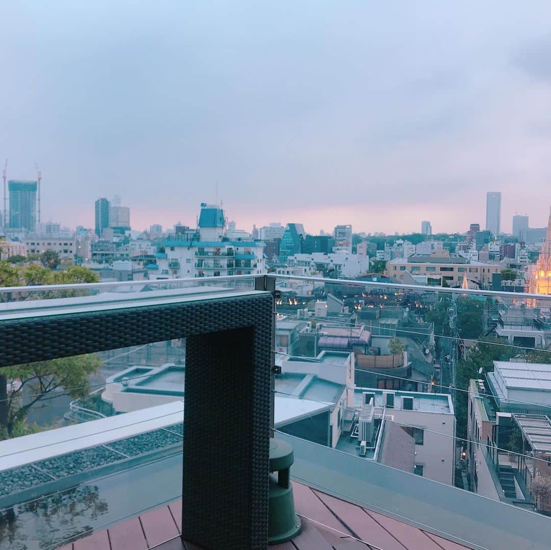 木谷有里さんのインスタグラム写真 - (木谷有里Instagram)「おしゃれテラス🍻✨ #夕暮れビール ＃beer #tokyo #minatoku」9月3日 18時33分 - kitani_yuri