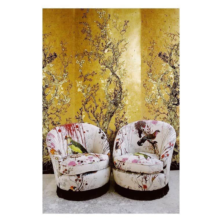 のインスタグラム：「Chinois Chic 💛 #modernopulence #pinkandgold RG @pinterest . . #Cocoribbon #bohemeluxe #luxe #luxefabric #silk #timeless #prints #chinoiserie #chinois #fashion #boutique #blouse #dress #shop #love #instastyle #london #sydney #ruffles #florals #embellishment #colourcrush #colour #welltravelled #chic #limitededition」