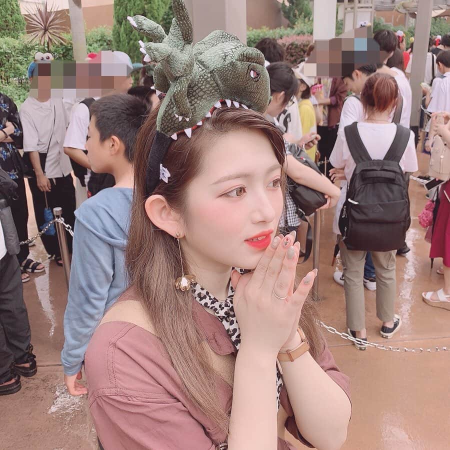 青木菜花さんのインスタグラム写真 青木菜花instagram 手が謎 笑 雨の日限定かきあげさん Usj ユニバ ユニバーサルスタジオジャパン かきあげ前髪 雨の日限定 カチューシャ 可愛い スカーフアレンジ Instalike Instagood L4l 9