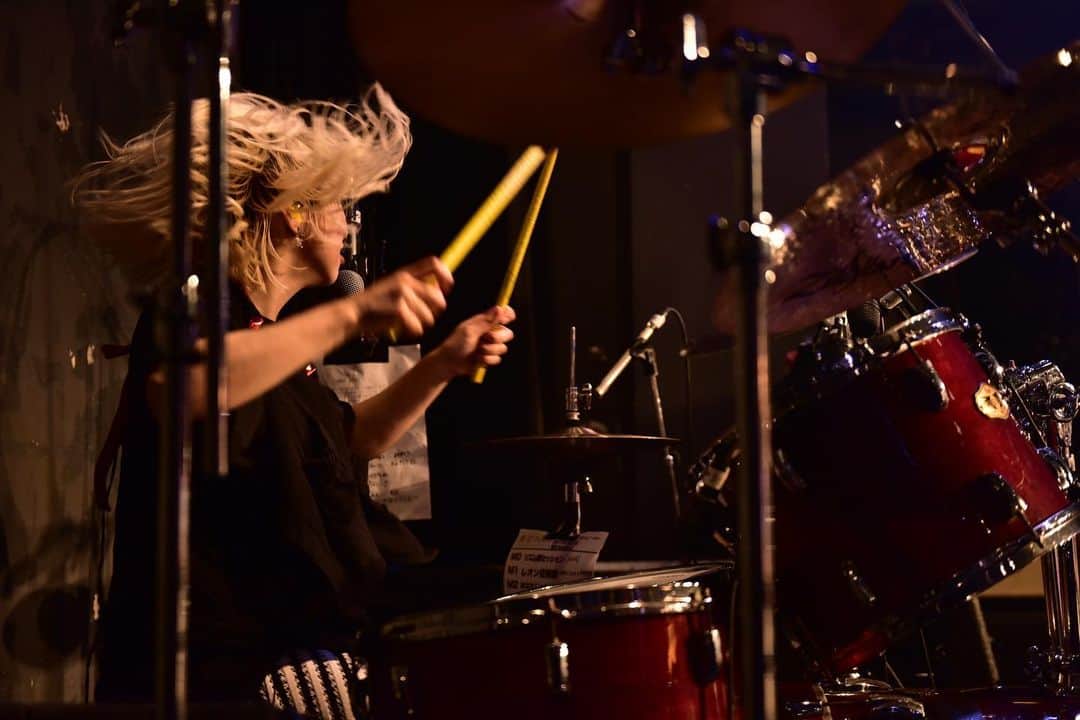 真空ホロウさんのインスタグラム写真 - (真空ホロウInstagram)「真空ホロウ Dr.Cho MIZUKI（@mizukki_ni）  Photo by　高田真希子（@mckee.1117） . . . . . . . . . . . . . . . . . . . . . . .  #真空ホロウ  #MIZUKI #ドラム女子  #ドラマー  #drummer #drum  #instadrum #instadrummer」9月3日 18時49分 - shinkuhorou_official