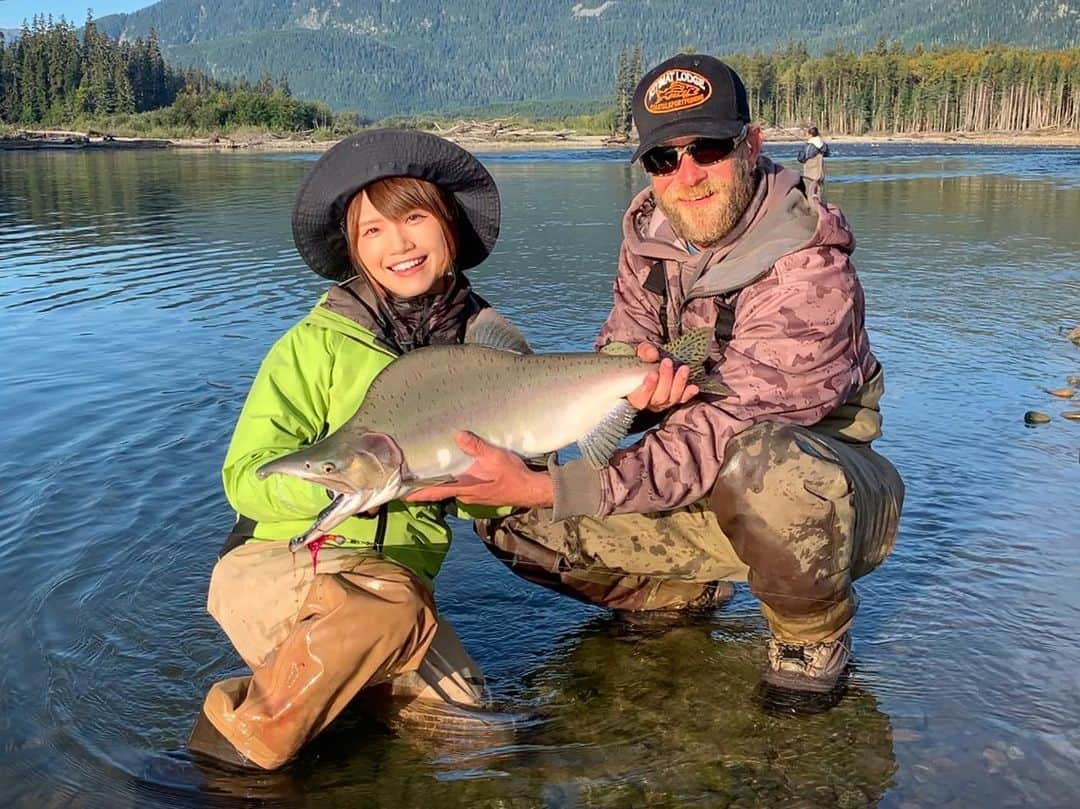 秋丸美帆さんのインスタグラム写真 - (秋丸美帆Instagram)「This is ピンクサーモン♂🐟背中の出っ張りがとてもかっこいい‼️‼️ . #canada #vancouver #britishcolumbia #kitimat #kitimatlodge #salmon #pinksalmon #fishing #trip #fish #river #nature #naturephotography #lurefishing #カナダ #バンクーバー #キティマト  #ブリティッシュコロンビア #サーモン #鮭 #ピンクサーモン #カラフトマス #釣り #ルアーフィッシング #大自然 #自然 #絶景 #🇨🇦」9月3日 19時00分 - mippy34