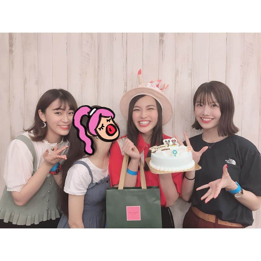 MOMOKAさんのインスタグラム写真 - (MOMOKAInstagram)「・ ごまだんばーべきゅー！🍖 したよー！！！この間！！ うちら4人と、ファミリーも集まって、やったの👨‍👩‍👧‍👧笑 めちゃめちゃ、幸せな時間だったよーーーー🥺ずっとずっと、したかったの、、！ そして北村の早めのバースデー！したよ！(笑) あ、めっちゃ手羽先焼いてるのは、 うちらのじゃなくてファミリー分を焼いてたから。だからね。🙄🐓笑笑 こうしてずーと仲良くできるのも、 家族ぐるみで付き合えるのも凄いことだよね、、！他にいないもんなあ、、😂 みんなそれぞれお仕事とか学校とか海外行って頑張ってたりするし、 ももも負けんように頑張らんとな😌 これからもずっとだいすき！」9月3日 19時02分 - momoka_jewel