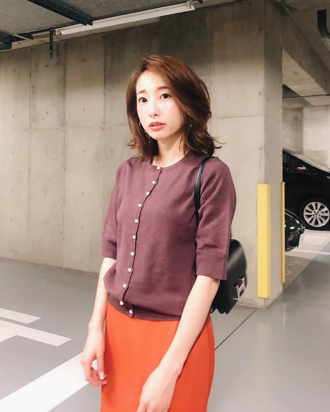 冨張愛さんのインスタグラム写真 - (冨張愛Instagram)「purple × orange 🍇🍊 秋色♡ 今の季節は このくらいの袖がちょうど良い☺︎ パールボタンを前にして着てますが 前後逆でもokの 着回し力抜群のニットカーディガンです🧶 * knit ... #urs_official @urs_official  #instagood #coordinate #ootd #outfit #fashion #instafashion #urs_styling #meg_ootd #코디네이트 #패션 #카메라 #コーディネート #コーデ #157cmコーデ #ファッション #今日のコーデ #ユアーズ #ニット #パール #前後2wayパールボタンニットカーディガン #パープル #オレンジ」9月3日 19時06分 - megumitomihari