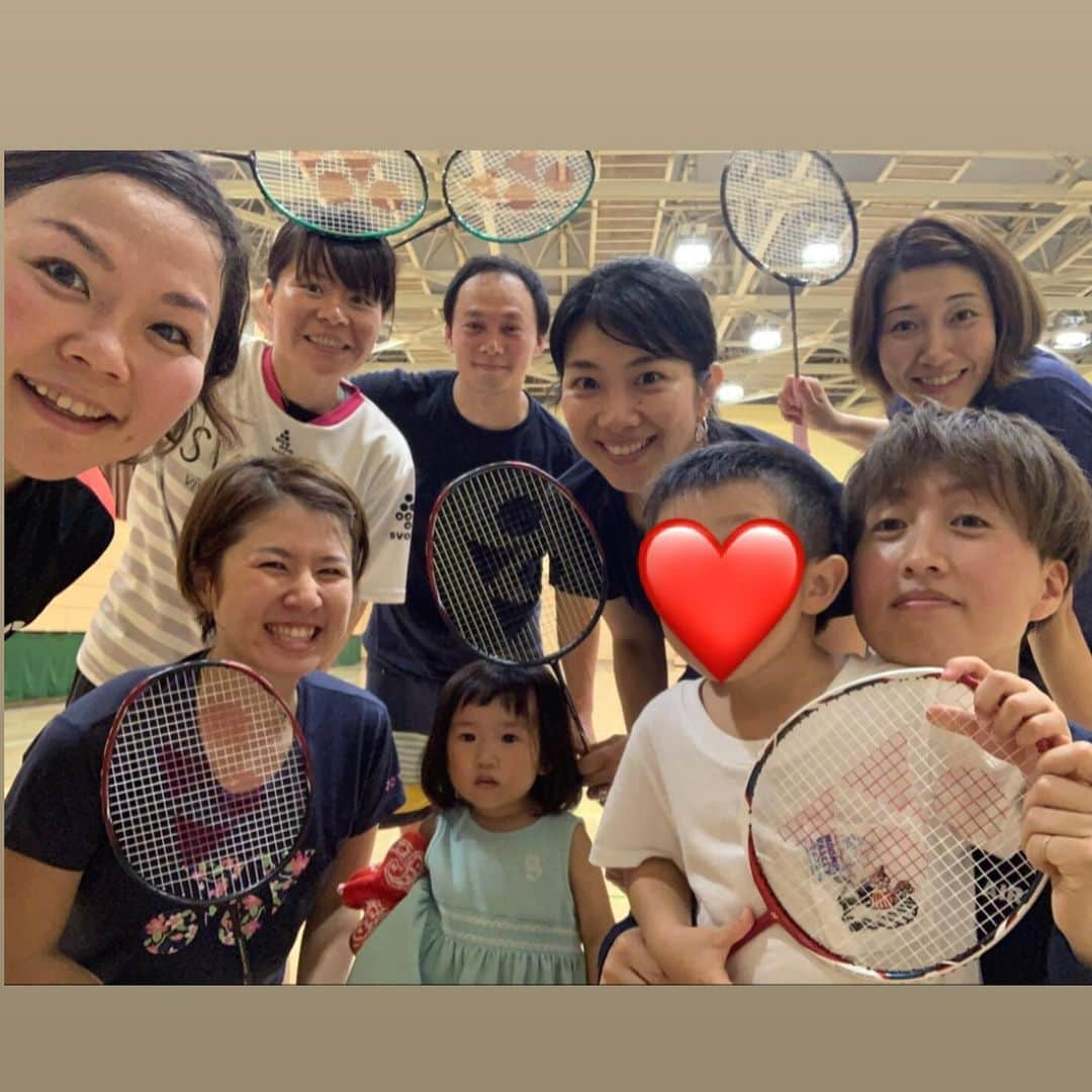 藤井瑞希さんのインスタグラム写真 - (藤井瑞希Instagram)「・ ・ レイちゃんもあげてたから、あげちゃおっと😊🏸 ・ ・ 今度10月に小笠原へ一緒に行くメンバーで練習会with 舞子🧡 ・ ・ 皆んなでワイワイ、バドミントンが出来て楽しかった〜🎶 ・ ・ 定期的にバドミントン練習会を開催しようかな⁉️ ・ ・ アスリート仲間で体験したい人、ぜひやりましょ？🥶 ・ ・ バドミントンでみんなをいじめたいっ✨笑笑 ・ ・ ドS心がーーー😏😏 ・ ・ 次はいつする？笑 ・ ・ #バドミントン #ガチ練習会 #３時間 #小笠原 #バドミントン大会 #楽しみ」9月3日 19時22分 - bdmntnfujiimizuki