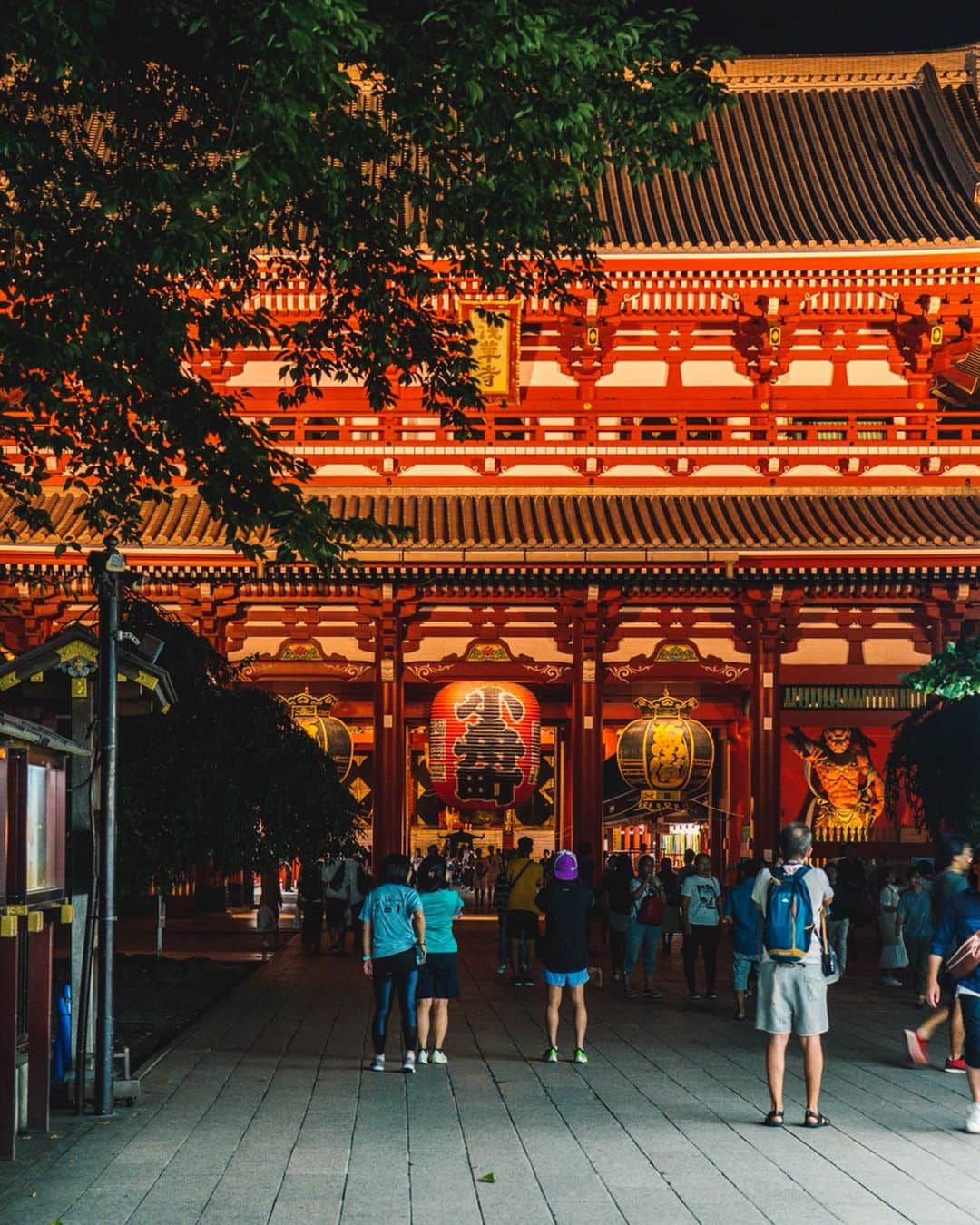 東急電鉄さんのインスタグラム写真 - (東急電鉄Instagram)「. Take unlimited train rides for a day on Tokyo Metro using the Tokyu Tokyo Metro Pass, sold by Tokyu Corporation. Sensoji Temple, near Asakusa Station, is a spot you can visit riding the Tokyo Metro Ginza Line. Not only is it Tokyo's oldest Buddhist temple, it's also one of Tokyo's best known temples around. Here you can feel Tokyo's authentic, old-time feel, making it a must-see spot when visiting Japan. Depending on the time of day you visit, you can enjoy the early morning calm, the midday bustle, or the glow of the five-story pagoda lit up at night. What time would YOU pick to visit? For details on the Tokyu Tokyo Metro Pass, click the link in our profile. @tokyu_corporation . 東急電鉄では、東京メトロが1日乗り放題の「東急東京メトロパス」を発売しています。 東京メトロ銀座線 浅草駅にある浅草寺。東京最古の仏教寺院であり、おそらく東京で最も有名なお寺でしょう。昔の東京の面影を感じられる場所として、今や海外からの観光客にも大人気です。時間帯によっても雰囲気が変わり、早朝の静けさ、日中の賑わい、夕日に照らされる境内、ライトアップされる五重塔、どの時間帯に訪れたいですか？ （東京メトロ銀座線 浅草駅） . 「東急東京メトロパス」の詳細はプロフィール欄のURLから @tokyu_corporation . #sensoji #sensojitemple #浅草寺 #雷門 #asakusa #浅草 #tokyo #東京 #日本 #japan🇯🇵 #japanese #nippon #japanesetemple #temple #temples #realtokyo #tokyolife #japanfocus #japantravel #japantrip #instagramjapan #instajapan #japanphoto #visitjapan #discoverjapan #japanlover #tokyophotography #travelphotography #tour #travel」9月3日 19時17分 - tokyu_railways