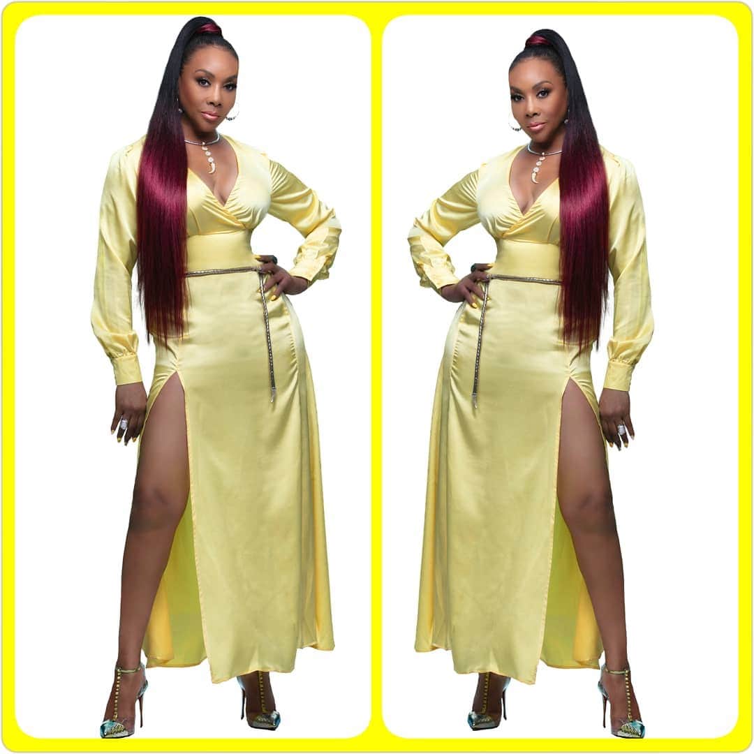 ヴィヴィカ・A・フォックスさんのインスタグラム写真 - (ヴィヴィカ・A・フォックスInstagram)「GM Dawlings! #LookOfTheWeek is our SLAYING high ponytail #Scarlet This look is soo current & classy to ROCK for all occasions and comes in many colors! Find out more info on #Scarlet at VivicaFoxHair.com follow us @vivicafoxhair Styled by @abjcoleman Hair @_ichikia Makeup @markie_j Nails @shernica Pix by  @vikrantphotography #Lifeisgood #GodIsGood #Blessed #Respect #GurlPower #VivicaFoxHair #TeamVivica #TeamFox #MyGrindDontStop #LegitmateCareer #BossMoves #LoveWins #ClassicBadChick 🤗🙆🏾‍♀️🖤💖」9月3日 19時18分 - msvfox