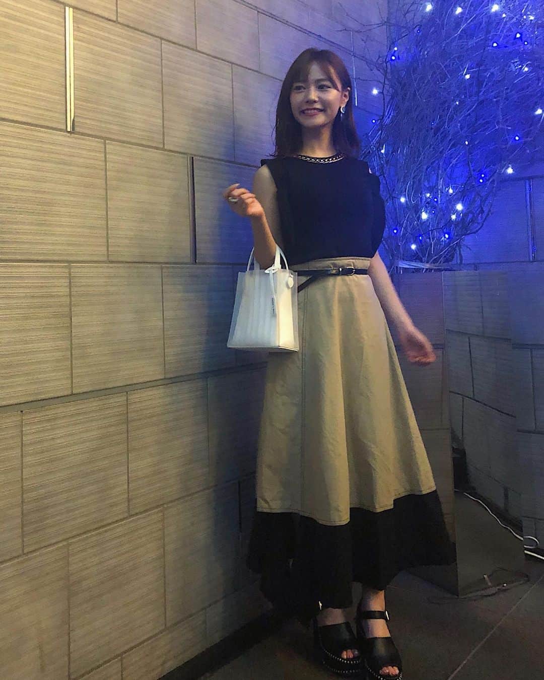 のインスタグラム：「なんか笑ってる💃✨💙 #コーデ#スカート#クリアバック #charlesandkeith#murua #illuminations#ootd#codenate」