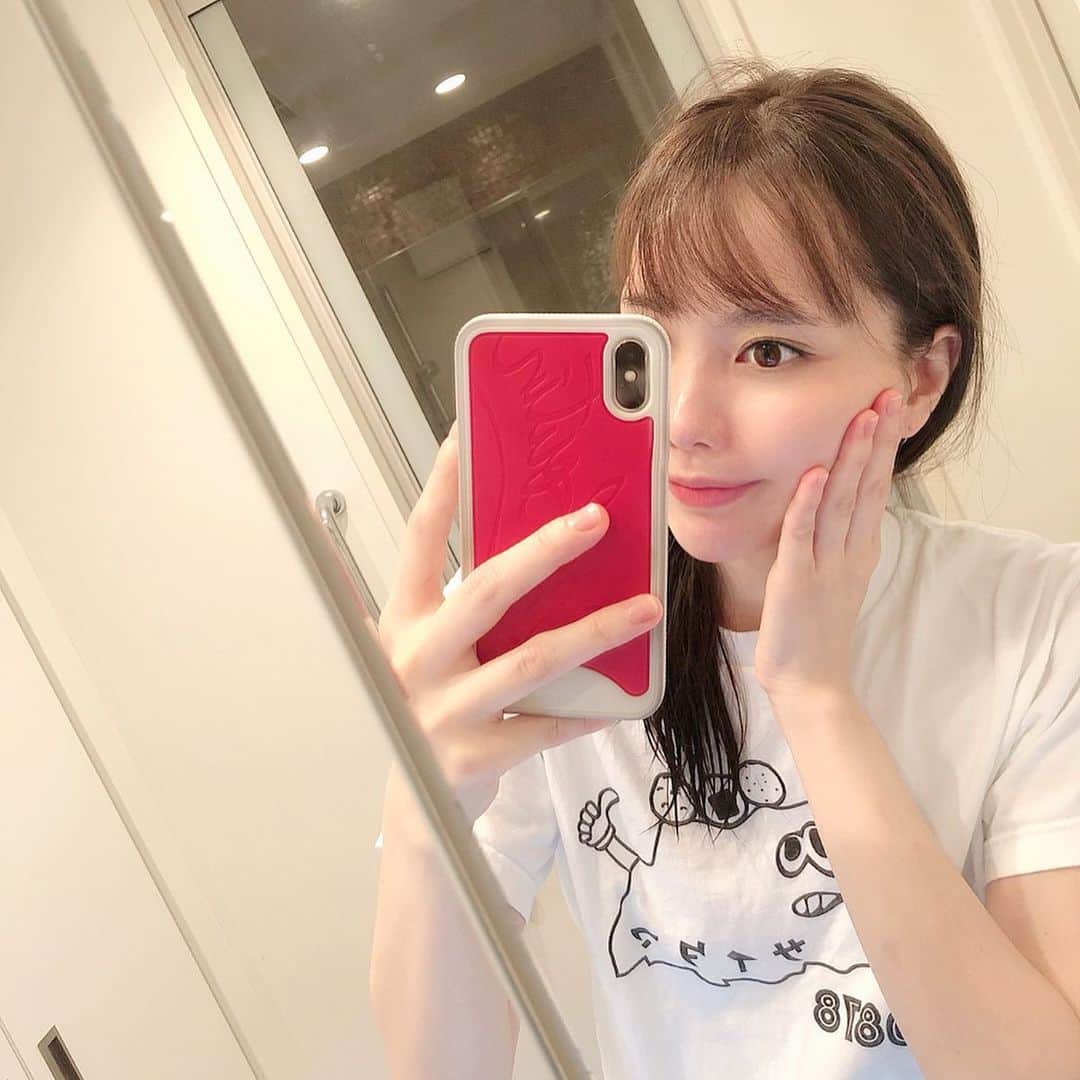 Aoiさんのインスタグラム写真 - (AoiInstagram)「最近忙しい日が多くてスキンケアが疎かになることも多いことから 一本で簡単スキンケアできるものを色々試してみてる最近。。 その中でとても良い商品に出会えたので紹介します✨  ドクターリセラの「透輝美」🌹 クレンジング→洗顔の後に これ1本を塗るだけでスキンケア終了というお手軽さが何より嬉しい🥺 ベタつかないけどしっとりした美容液が 肌馴染みよくてとても使いやすいし これだけでかなりしっとりします✨✨👏 ヒアルロン酸、エラスチン、コラーゲン、ペプチド、プラセンタに加えて沖縄海洋深層水と島根の温泉水という二種の豊かな水が配合されていて 美容成分がリッチに詰め込まれててこれからもしばらく使い続けたいなと素直に思えた商品です♡ 気になる人はトライアルセットからお試ししてみてね👏  https://www.tv-recella.com/tokinobi/teiki/lp-2/  #透輝美 #ドクターリセラ #美しさを引き出す #pr #呼び水 #とうきのび #美容液#スキンケア#美容#美白」9月3日 19時29分 - aoioa