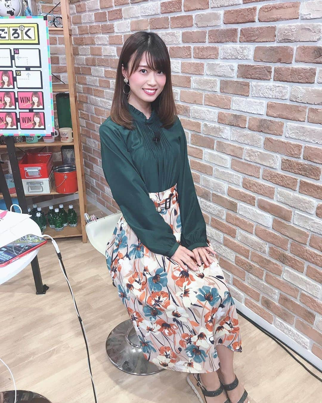 西澤由夏さんのインスタグラム写真 - (西澤由夏Instagram)「‪最近の衣装UP👗✨‬ ‪ @vis_jp さんにお借りしています。‬ ‪秋らしい色合いで、どれもお気に入り！！‬ ‪今日はこれから「#ミッドナイト競輪」です🚴‍♂️‬ ‪どうやら“的中すごろく”が進化したようですね🤔✨‬ ‪20:30より3時間の生放送！ 今夜も一緒に競輪予想をしましょう〜☆」9月3日 19時32分 - yknszw