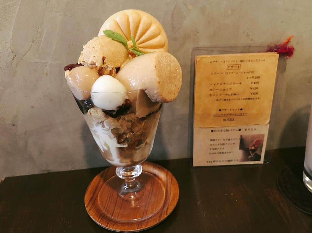DJ みぃのインスタグラム：「お目当てのプリン🍮がなくて残念だったけど白玉パフェも濃厚で美味しゅうございました😋💕 #阿波座カフェ #喫茶アカリマチ」