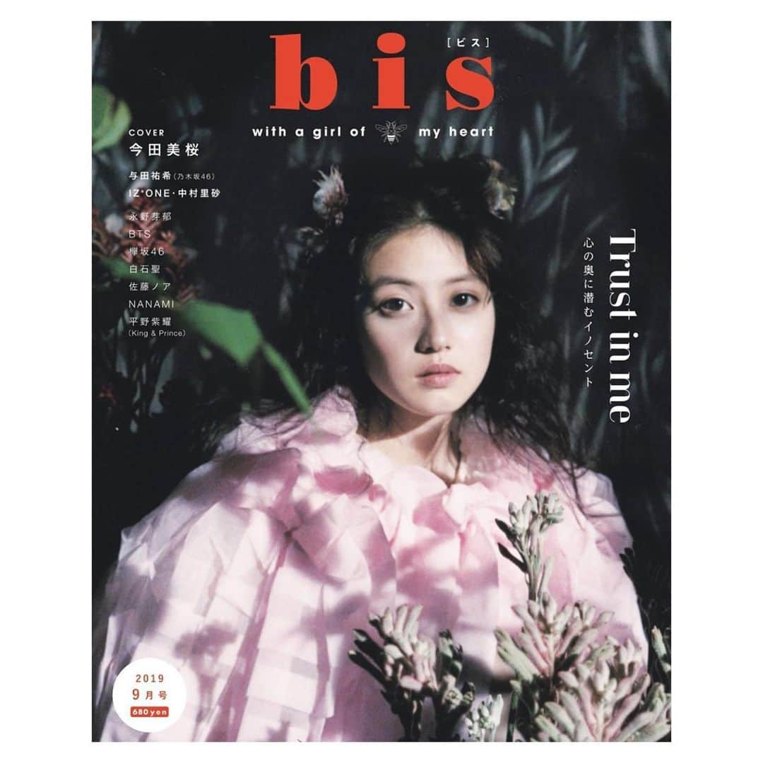 bis_web bis [ビス] さんのインスタグラム写真 - (bis_web bis [ビス] Instagram)「🌷 ﻿ ﻿ bis  September 2019﻿ 𝐓𝐫𝐮𝐬𝐭 𝐢𝐧 𝐦𝐞「 心の奥に潜むイノセント 」﻿ covergirl : @imada_mio ﻿ ﻿ 多方面で活躍中で絶大な人気を誇る女優﻿ 今田美桜ちゃんが表紙をかざったbis9月号はもうゲットした？💭﻿ ﻿ @rina1069 さんの表紙イラストを公開🍒﻿ ﻿ 秋の先取りファッションやメイクは﻿ bis9月号をチェックしてね！ ﻿ ﻿ ﻿ ﻿ 【 bis9月号好評発売中 】﻿ 全国の書店または amazon / セブンネット / 楽天ブックス / HMV&BOOKS でゲットしてね！ ﻿ ﻿ ﻿ ﻿ ﻿ - - - - - - - - - - - - - - - - - - - - - - - - - - ﻿ 今田美桜﻿ IZ*ONE﻿ 与田祐希（乃木坂46）﻿ 永野芽郁﻿ 中村里砂﻿ BTS（防弾少年団）﻿ King & Prince 平野紫耀﻿ 白石聖﻿ 欅坂46　田村保乃・松田里奈・森田ひかる﻿ 佐藤ノア﻿ NANAMI﻿ 川谷絵音﻿ 野性爆弾 くっきー﻿ えなこ﻿ BiSH アユニ・D﻿ 上國料萌衣（アンジュルム）﻿ 市川美織﻿ 賀喜遥香・田村真佑（乃木坂46）﻿ 牧野真莉愛（モーニング娘。19）﻿ 桃月なしこ﻿ 小宮有紗﻿ 横田ひかる﻿ メドウズ舞良  ほか﻿ ﻿ - - - - - - - - - - - - - - - - - - - - - - - - - -﻿ ﻿ ﻿ ﻿ #今田美桜 #永野芽郁 #izone #与田祐希 #乃木坂46 #bts #中村里砂 #欅坂46 #白石聖 #佐藤ノア #川谷絵音 #くっきー #えなこ #アユニd #bish #上國料萌衣 #市川美織 #牧野真莉愛 #桃月なしこ #小宮有紗 #横田ひかる #メドウズ舞良 #kingandprince #イラスト #イラストレーター #雑誌 #bis_web」9月3日 19時47分 - bis_web