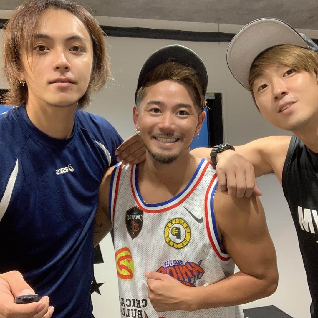 道木優輝のインスタグラム：「仲良さげー👨‍👦‍👦 次の日、史上最強な下半身の筋肉痛がきたそうです。笑 良き良き🥺 ★ ★ #MR9GYM #パーソナルジム #広尾 #仲良し」