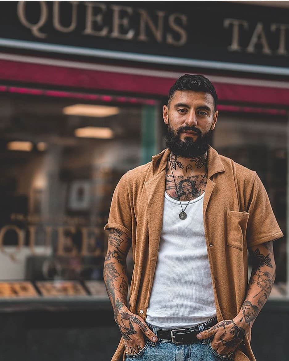 レステロッズのインスタグラム：「@antonrobertoo rocking our Terry resort shirt & original rib tank.  Photo: @johantattooing  #Originalneverdies #resterods #mensstyle」