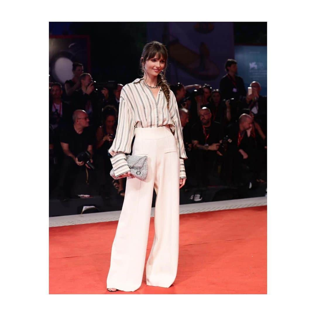 ANTEPRIMAさんのインスタグラム写真 - (ANTEPRIMAInstagram)「Spotted Annabelle Belmondo (@annabelle.belmondo), the model-turned-actress captured the spotlight at the 76th Venice Film Festival in #AntepirmaFW19 latest look with the glittery #RINASCERE piece!  #AnnabelleBelmondo #anteprima #Biennalecinema2019 #venezia76 #VeniceFilmFestival #italy #FW19 #redcarpet #anteprimawirebag #wirebag #fashion #style #model #actress #celebrity #dress #outfit #venezia #venezia76 #venice 🇮🇹 #アンテプリマ #VisionaryJourney」9月3日 20時05分 - anteprimaofficial