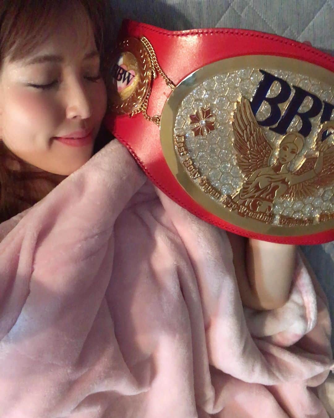 白川未奈さんのインスタグラム写真 - (白川未奈Instagram)「I became the First woman's champion of Best Body Japan Prowrestling!!!! It's my first champion belt💖 ・ ・ 初代 BBW女子チャンピオンになりました! いろんな気持ちはブログに沢山書いたから...でもとにかく、 悔しい思い、溜めてきてよかった。 "悔しい"は、最強のパワーになりました。 ・ ・ だけども一番のパワーは、応援してくれる皆様の存在です。 私がしっかり、このベルトの価値を高めていきます。 ここからがまた、スタート。 ・ #prowrestling #japan #champion #belt #GSS #GlamorousStrongStyle  #ベストボディジャパンプロレス #ベストボディジャパン #プロレス  #グラドルレスラー　#プロレスラー #グラビアアイドル」9月3日 20時00分 - mina_shirakawa
