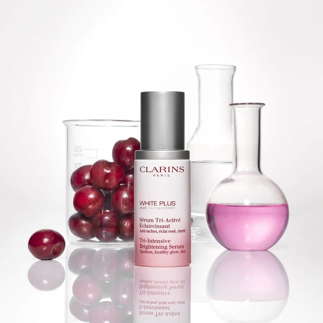 Clarins Italiaさんのインスタグラム写真 - (Clarins ItaliaInstagram)「#WhitePlus: il siero che dona un colorito sano e senza macchie grazie all'estratto di acerola! . . . Questo siero svolge una duplice funzione: 🔆Limita il passaggio di melanina nei dentriti dei melanociti. 🔆Riduce la produzione di melanina contrastando l’iperpigmentazione. ----------- #Clarins #ClarinsSkinCare #SkinCare #SkinCareRoutine #FaceCare」9月3日 20時01分 - clarinsitalia