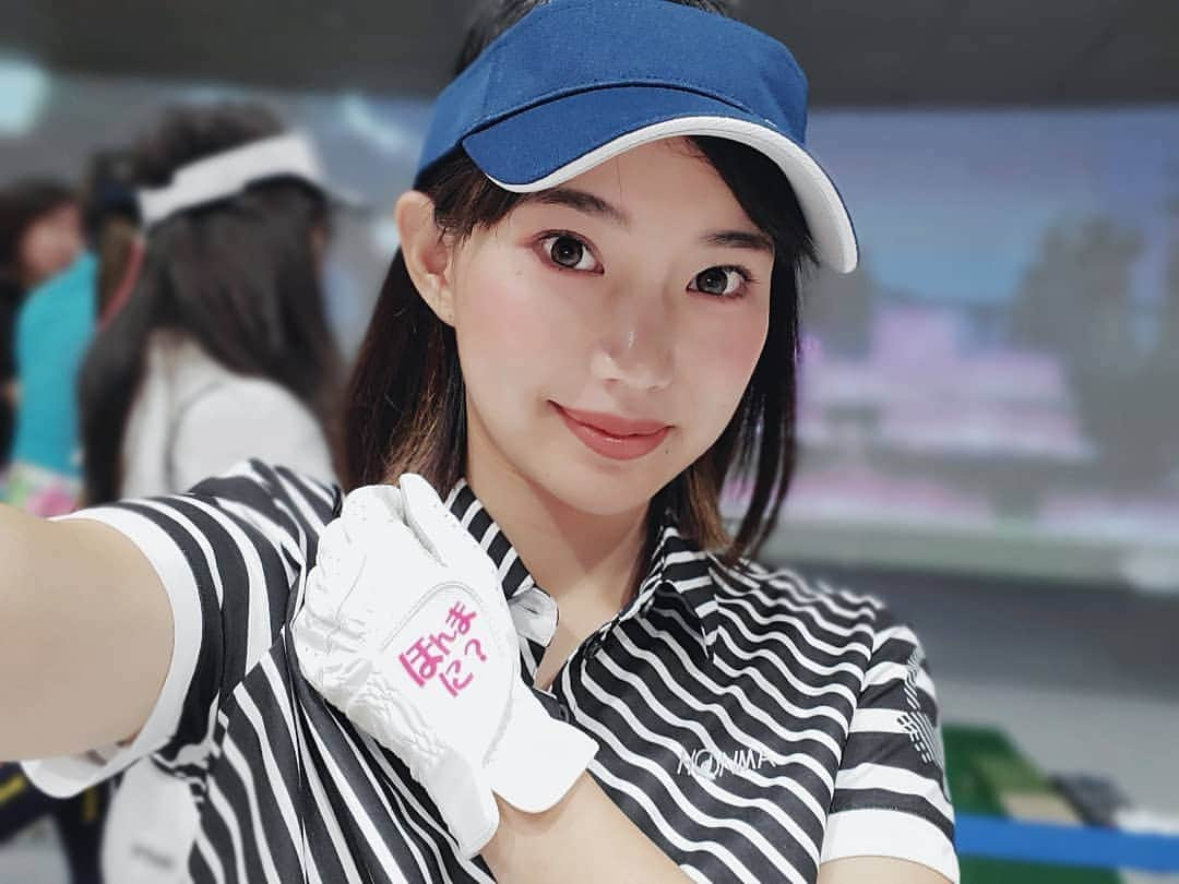 保坂玲奈さんのインスタグラム写真 - (保坂玲奈Instagram)「H  O  N  M  A ⛳ . 新橋銀座口すぐの場所に出来た 本間ゴルフへ遊びに行ってきました‪‪☺︎︎ . 日本一大きなスクリーンのシュミレーションがあって ゴルフ女子大集結でゲームをしたよ〜♪ . アプローチゲームでは 運が味方をして得点を稼げてなんと1位‪‪❤︎‬ 今月発売のウッドが貰えちゃう🥺🥺 . ラウンドではへなちょこわたしには つよい味方の2人が頑張ってくれて (わい完全にハンデ要員)2位に♡ . 一致団結して楽しめた💞 私が着ているトップスも本間ゴルフなんだけど スタイリッシュで可愛いかった❇️ "ほんまに？"グローブ発売されたら買う🥺 . . . #本間ゴルフ #honmagolf #ゴルフ #本間ゴルフ新橋 #本間ゴルフ銀座 #ゴルフ女子 #⛳ #ゴルフウェア #ゴルフコーデ #ゴルフファッション #ゴルフクラブ #renaogolf #ほんまにグローブ」9月3日 20時11分 - __renao_0707