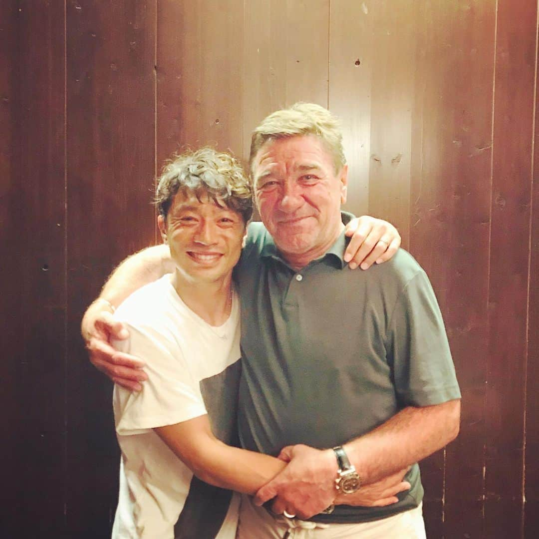 梅崎司さんのインスタグラム写真 - (梅崎司Instagram)「久しぶりにミシャとの再会。 オフを利用して北海道に来ました。 熱い話に花が咲きました。 今だからこそ分かるミシャの凄さ。 僕にとって大きく影響を与えてくれた監督の一人です。 そして、選手として大きく成長させてもらいました。 こうやって家族共々喜んで会ってくれるミシャの人柄はさすがです✨ そして、大さん、嶺ちゃんにも会えて嬉しかった😊 #北海道#試合以外で初めての北海道」9月3日 20時23分 - umeman7