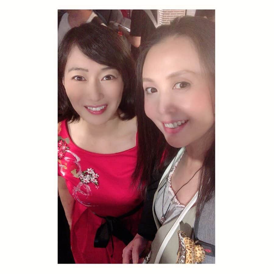 中原翔子さんのインスタグラム写真 - (中原翔子Instagram)「昨晩は #テアトル新宿 にて #OPフェス 『#やりたいふたり』拝見。テンポもいいしちゃんと艶やかだし、大変面白かったです。  鑑賞後、ロビーで久々に #里見瑤子 たんにも会えてキャッキャしてしまいましたw  #actresslife #japaneseactress」9月3日 20時17分 - showkonakahara