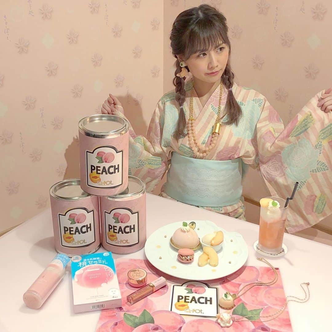 佐藤すみれさんのインスタグラム写真 - (佐藤すみれInstagram)「. . Sumire’s SUMMER TEA PARTY〜peach side〜 . . 二日連続おんなのこ会💕 来てくれてありがとうでした💕 . 大好きなQ-pot.CAFEさん、 ご協力ありがとうございました🙇🏼‍♀️ . . . テーマ&ドレスコード▷peach pink💟 . コーデ▷ @qpot_official マカロン柄ゆかた お食事▷ピーチピンクプレート+ピーチピンクソーダフロート スキンケアお土産▷ @bcl_company_official 協賛 ももぷり 濃い化粧水&ももぷり 濃いパック スイーツお土産▷メルティームース(ピーチ×杏仁) ヘアメイク▷ @toofacedlovesjapan のコスメでピーチメイク . . 今回ボリューミーでした🥰 楽しんでいただけましたか？🍑💭 . . . . . #カフェ #カフェ巡り #カフェ好き #東京カフェ #表参道カフェ #青山カフェ #桃 #桃スイーツ #ももぷり #ももぷり潤い化粧水 #ピーチピンクプレート #すみれのお茶会 #すーめろカフェ巡り #qpotカフェ #qpot #qpotcafe #peach #peachmakeup #toofaced #bcl #bclcompany #sumiresteaparty」9月3日 20時18分 - sumiresato_official