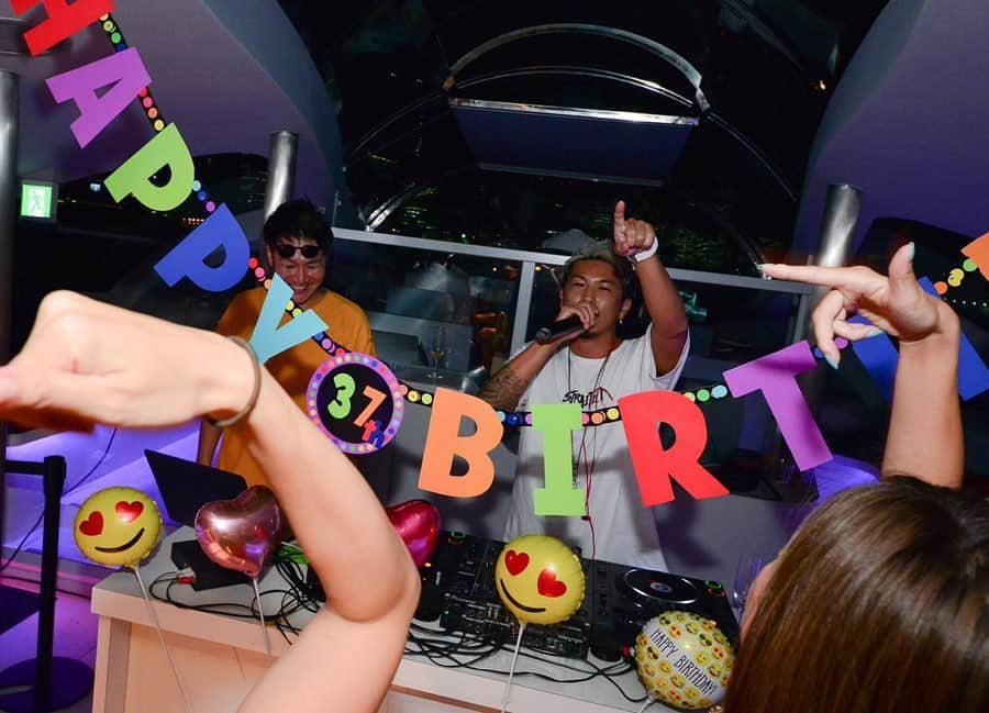 のインスタグラム：「🎉﻿ HBD @dr_kaz ﻿ ﻿ #学生の時に一緒にDJを始めた友人﻿ #おめでとう #cruiseparty」