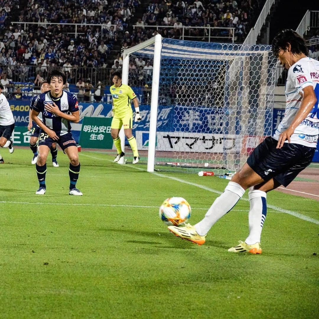 横浜FCさんのインスタグラム写真 - (横浜FCInstagram)「- 中村俊輔選手のFK。 - #中村俊輔 #yokohamafc #横浜FC #HAMABLUE #HAMAPRIDE #三ツ沢を青にそめよう #jleague #FK」9月3日 20時32分 - yokohamafc_official