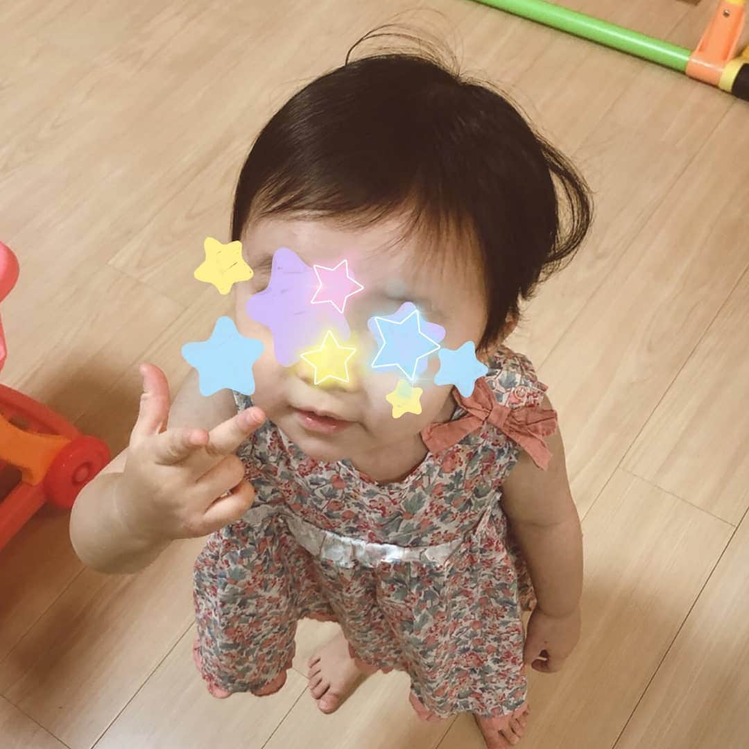 妃咲せあらのインスタグラム：「最近ピースを覚えた‼️✌️ #裏ピース」
