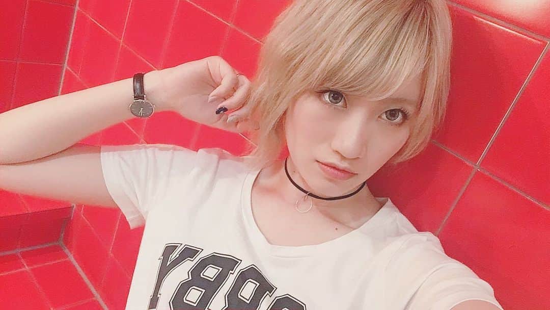 夕香里（ATY）さんのインスタグラム写真 - (夕香里（ATY）Instagram)「唐突な赤  #ATY #夕香里」9月3日 20時34分 - yukari_aty