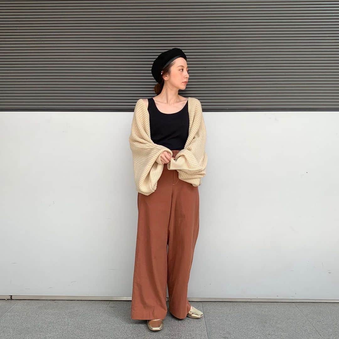 ungrid_minamiのインスタグラム：「. 肩おとしてないのにタポっとなる袖がかわいい。♡ @ungrid_official @ungrid_staffsnap #Ungrid #アミュプラザ博多」