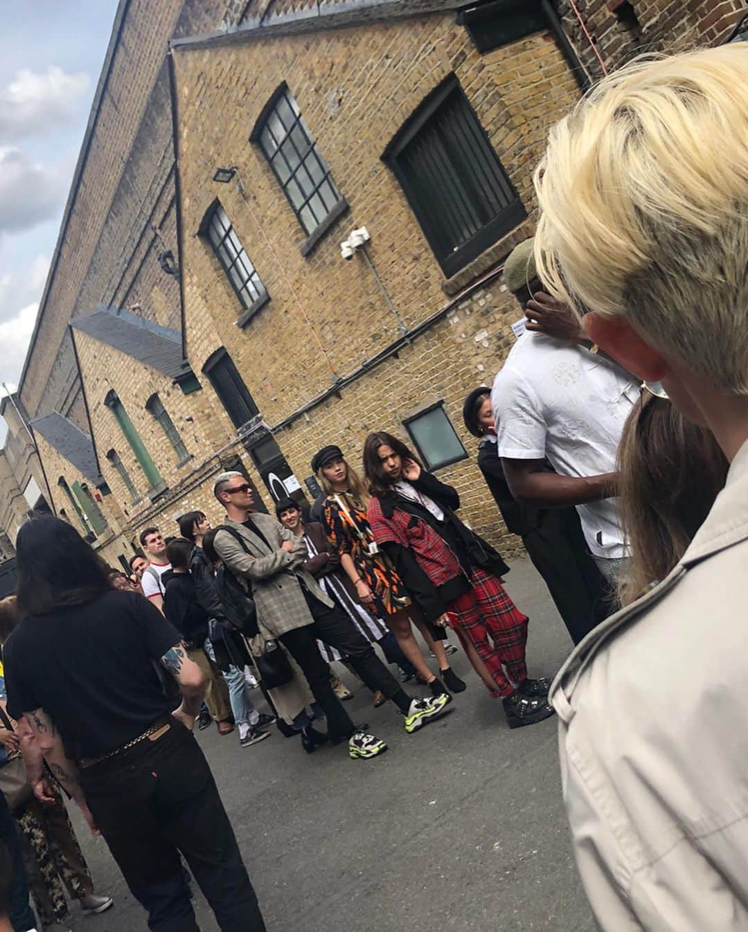 高木由麻奈さんのインスタグラム写真 - (高木由麻奈Instagram)「#コシノミチコ さんが居てくださったから、 決心してLondonに来ることが出来ました。  そして今、色んな方々と出会い、 多くの事を学び、濃く充実した日々を過ごしています。  感謝🙏✨ 環境で性格も変わるだろうから、良い方に変われるように😂 後数ヶ月この土地で楽しみますっ♪  #YMS #ワーホリ  #michikolondon #london #fashion #ミチコロンドン」9月3日 20時37分 - yumana.t