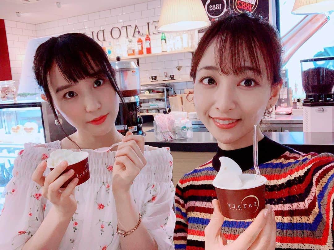 のインスタグラム：「. . ジャラート🍨💕 いただきました！ . 沢山種類がありました！私はレモンでさっぱり🍋 . 夏の暑さから気温が少し下がったとはいえ、湿度があってまだ蒸し暑い！美味しかった♡🥄 .  #ビタスイ #ジェラート #イタリア #tokyo #italy #gelato」