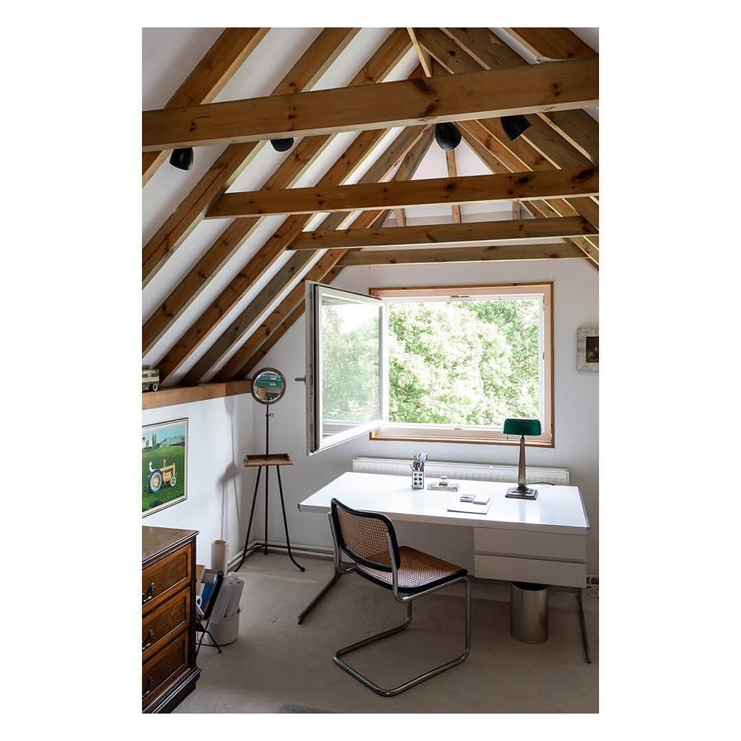 The Modern Houseさんのインスタグラム写真 - (The Modern HouseInstagram)「#forsale Raise a Glass: a converted oast house in Tunbridge Wells formerly used for drying hops. Link in our bio for the sales particulars.」9月3日 20時38分 - themodernhouse