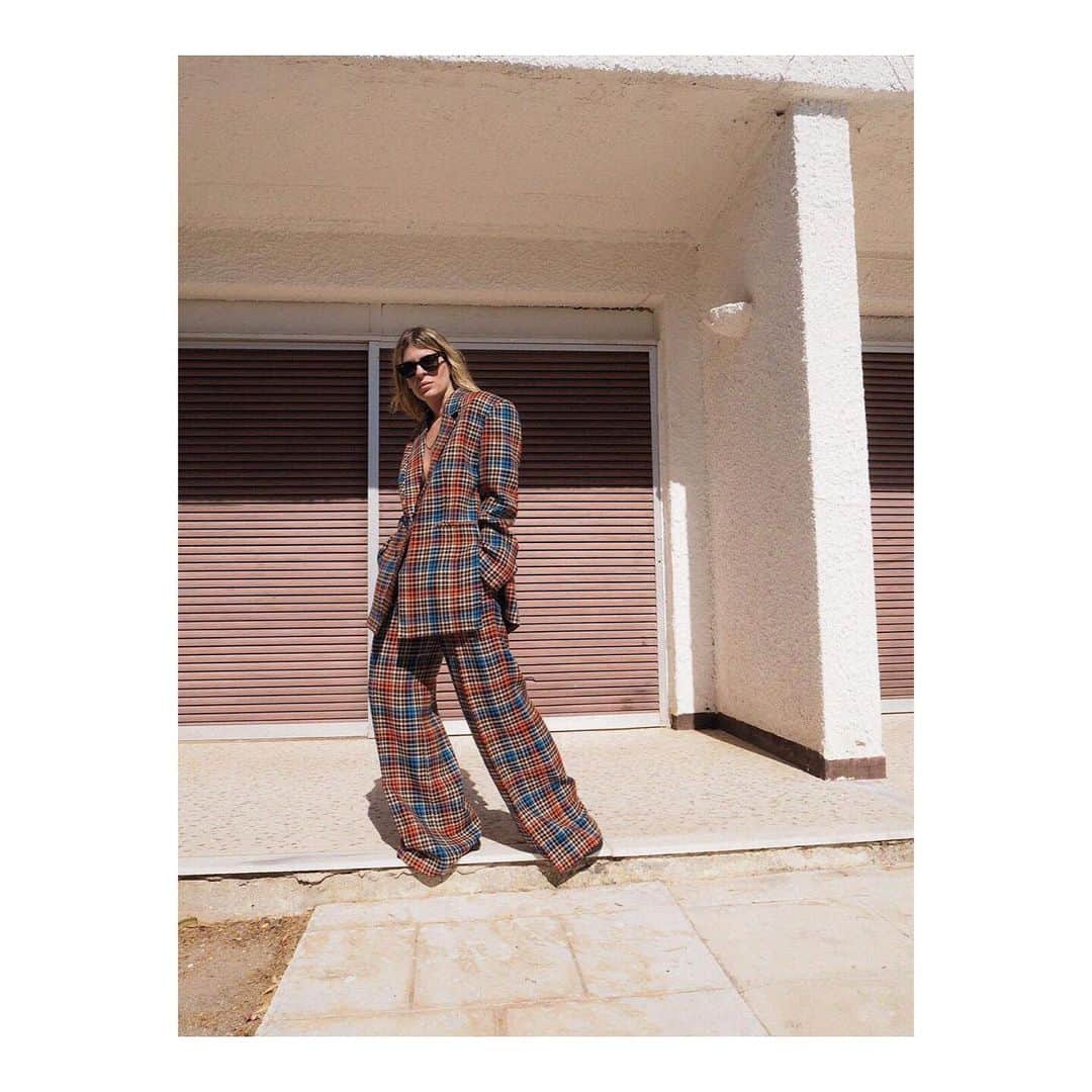 のインスタグラム：「PART II 🔥 XENI 🔥 @stylelove wearing #dorotheeschumacher #prefall19 #suits #checksuit #totallook #streetstyle #fashion #outfitinspiration #outfitoftheday」