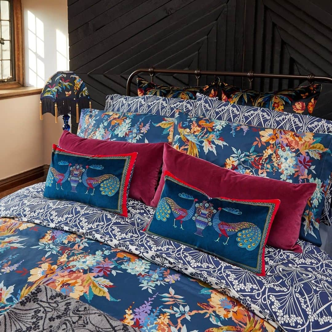 リバティオブロンドンさんのインスタグラム写真 - (リバティオブロンドンInstagram)「💤From first morning light to sweet dreams at night, introducing our #LibertyLondon bedding range. Give your sleeping space an infusion of Liberty colour and texture, with the Delphine duvet cover set. Featuring a charming design of large trail poppies and wisteria with birds of paradise perched within the foliage. Discover the collection in-store and online via our bio.」9月3日 21時00分 - libertylondon