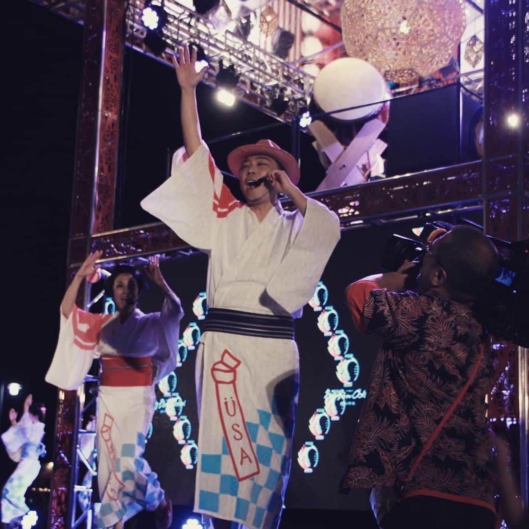 USAさんのインスタグラム写真 - (USAInstagram)「Tokyo Big Bon Odori Festival 2019♪ ご来場いただきありがとうございました。  初めて盆踊りをプロデュースさせて頂きましたが、皆さまと輪になって一つになり踊って、改めて日本の踊りの素晴らしさを感じた2日間でした。  伝統×最新をテーマに これからも、日本の踊り、祭りの素晴らしさを世界にも発信していきたいと思います。  日本は今でも黄金の国だ。  #盆踊り#tokyobigbonodorifestival  #駒沢公園#わっしょい #exileüsa #exiletetsuya #uge #深川おどり  #neozipang #dancearth」9月3日 21時10分 - exileusa_danceearth