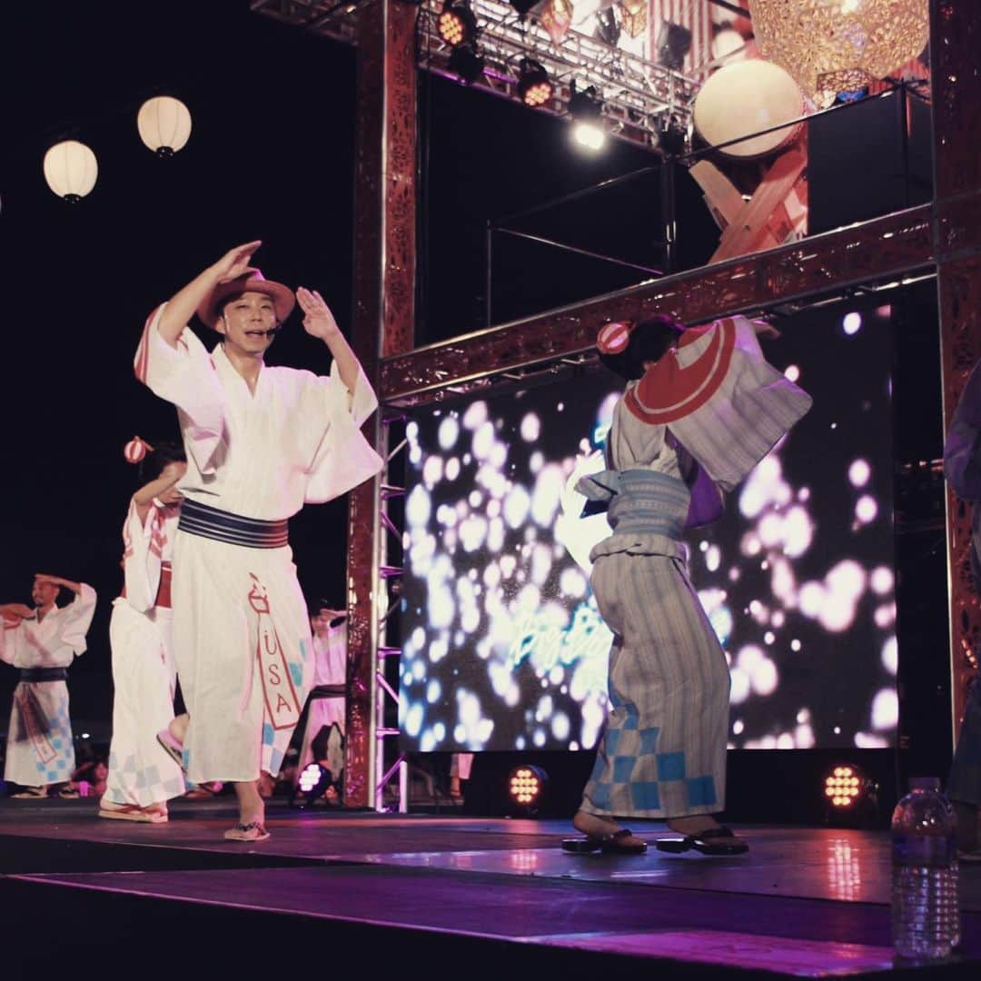 USAさんのインスタグラム写真 - (USAInstagram)「Tokyo Big Bon Odori Festival 2019♪ ご来場いただきありがとうございました。  初めて盆踊りをプロデュースさせて頂きましたが、皆さまと輪になって一つになり踊って、改めて日本の踊りの素晴らしさを感じた2日間でした。  伝統×最新をテーマに これからも、日本の踊り、祭りの素晴らしさを世界にも発信していきたいと思います。  日本は今でも黄金の国だ。  #盆踊り#tokyobigbonodorifestival  #駒沢公園#わっしょい #exileüsa #exiletetsuya #uge #深川おどり  #neozipang #dancearth」9月3日 21時10分 - exileusa_danceearth