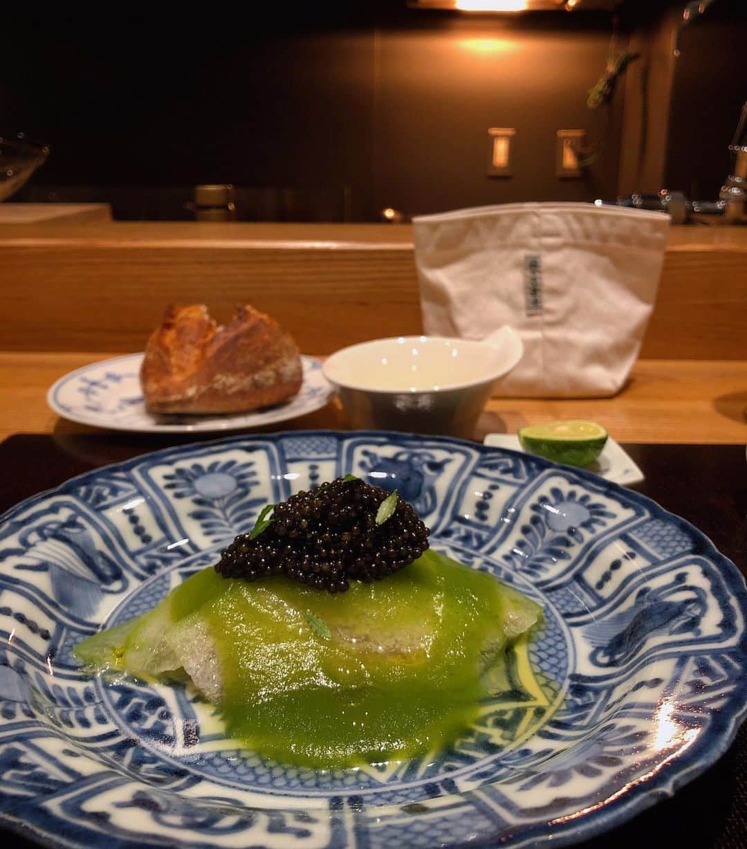 鬼辻麻衣さんのインスタグラム写真 - (鬼辻麻衣Instagram)「📍祇園 やまぐち  あんちゃんと、贅沢すぎた京都でのディナー🤤 は、ずっと行きたいと思ってた やまぐち。 この日たまたまミンスも居てて、ずっとガールズトークで盛り上がった🤣🧡 ・ 楽しい人たちと美味しい料理食べて、 いい夜やったな🤤🌙 ありがとう🧡 ・  #祇園やまぐち」9月3日 21時12分 - kitsumai